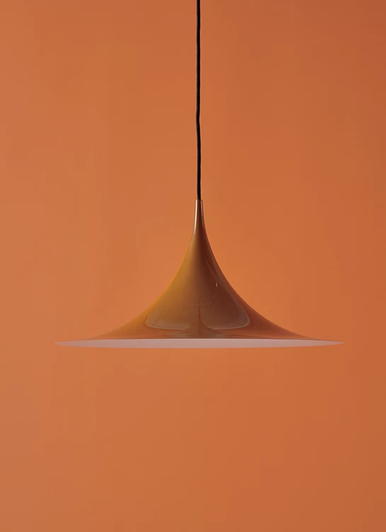 Подвесной светильник SEMI by Gubi